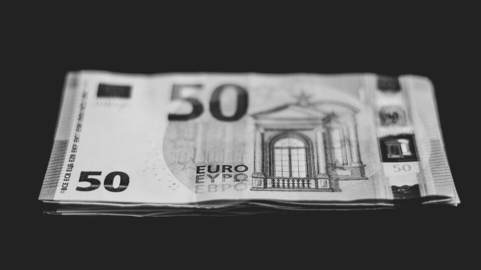 Как се плаща с кредитна карта – плащане по интернет и в магазини