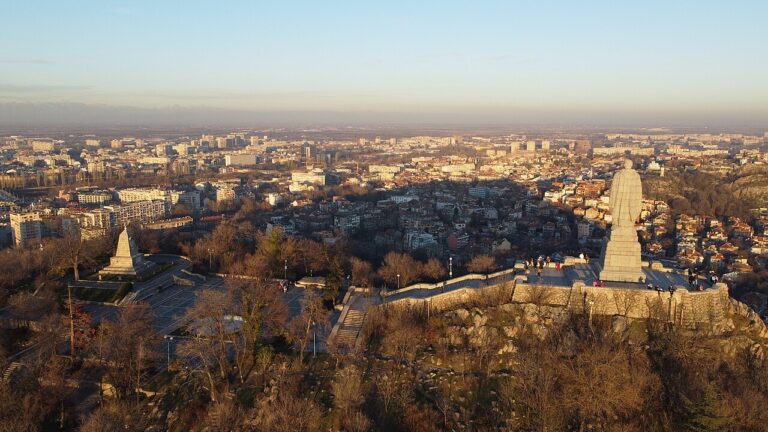 Паметникът „Альоша“ на Бунарджика